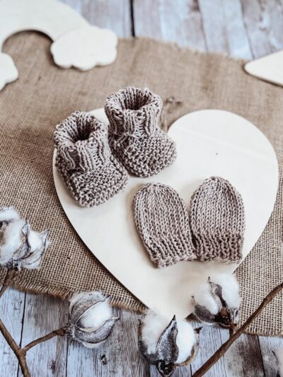 Organic cotton newborn booties/mittens set